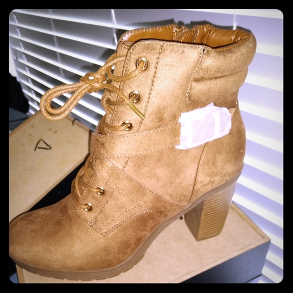 Heeled boots - Picture 1 of 6